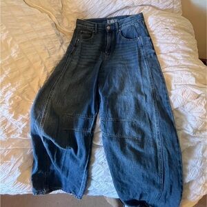 Barrel jeans